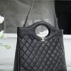 31 handbag is fashionable and versatile  Size：37×39×8cm