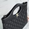 31 handbag is fashionable and versatile  Size：37×39×8cm